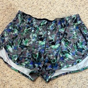 Lululemon Tracker Shorts size 16